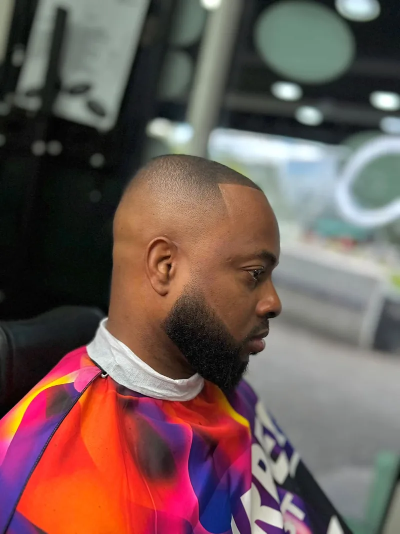 Service de taille de barbe chez Barber Tsitsi
